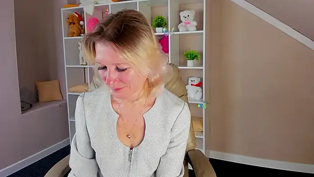 Julie Lucas online show from 03/14/26, 12:39