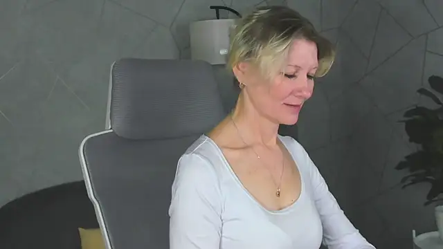 Julie Lucas online show from 03/16/26, 12:49