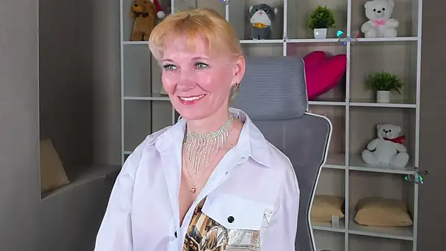 Julie Lucas online show from 04/06/26, 12:19