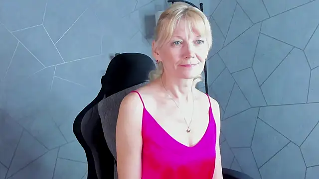 Julie Lucas online show from 05/17/26, 11:56