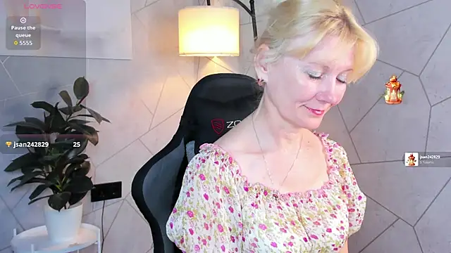 Julie Lucas online show from 06/02/26, 12:23