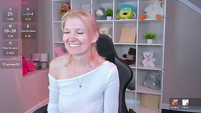 Julie Lucas online show from 07/14/26, 10:21