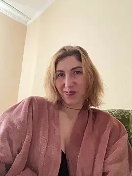 Snapshot of _Crystal_2 chatting on 01/14/26, 06:41 Crystal 2 online show from 01/14/26, 06:41