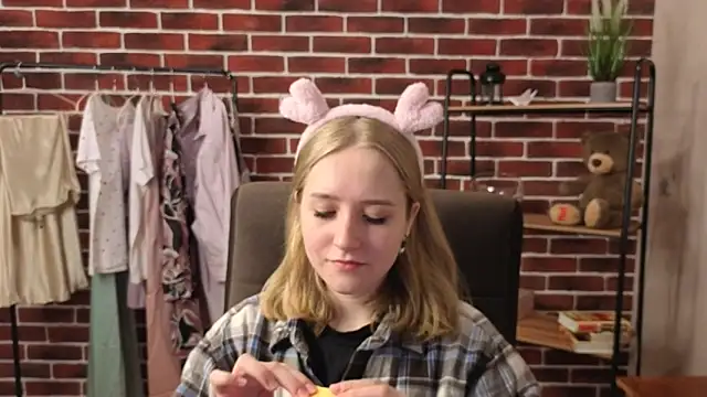 DonnaCole online show from 05/18/26, 10:43