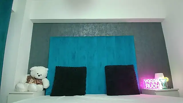 AnyaHappiness online show from 02/05/26, 06:51