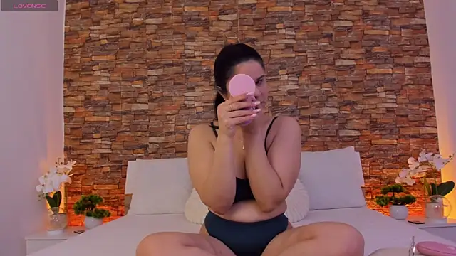 Olivia  Taylor online show from 04/19/26, 05:45