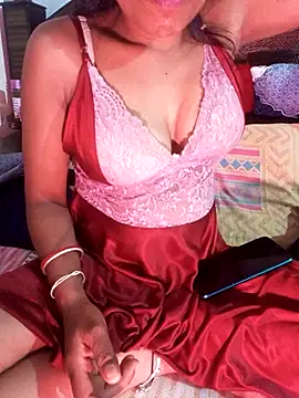 Snapshot of Dropati35 chatting on 03/18/26, 06:33 Dropati35 online show from 03/18/26, 06:33