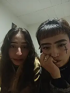 AlexxaAndRileyy online show from 04/21/26, 02:26