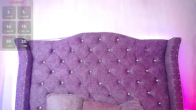 Violet Collins1 online show from 04/18/26, 09:13