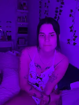 julieeeeee75 online show from 01/14/26, 09:52