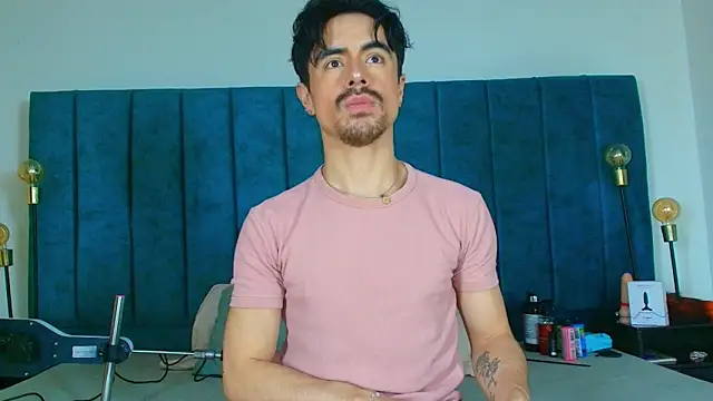 Ethan Briggs  online show from 03/29/26, 03:39