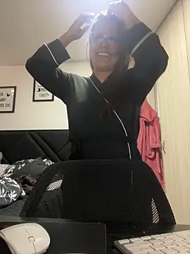 Pretty  Milf online show from 05/31/26, 07:48