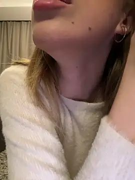 Snapshot of alexa-white chatting on 02/25/26, 02:32 alexa-white online show from 02/25/26, 02:32