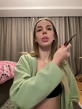 Snapshot of alexa-white chatting on 03/04/26, 03:34 alexa-white online show from 03/04/26, 03:34