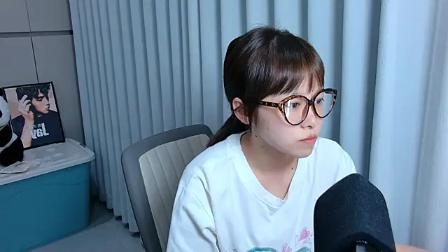 yuki-888 online show from 04/18/26, 03:16