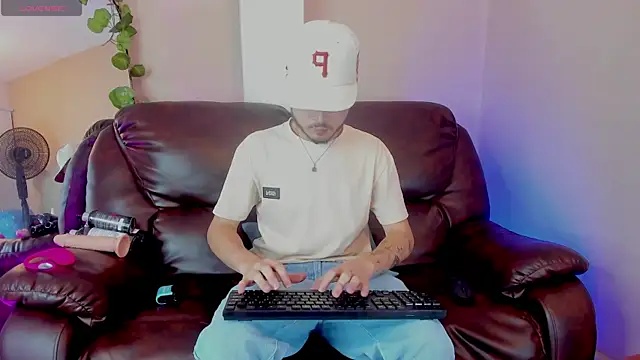 Snapshot of Salvattore_Muller chatting on 07/08/26, 09:19 Salvattore Muller online show from 07/08/26, 09:19
