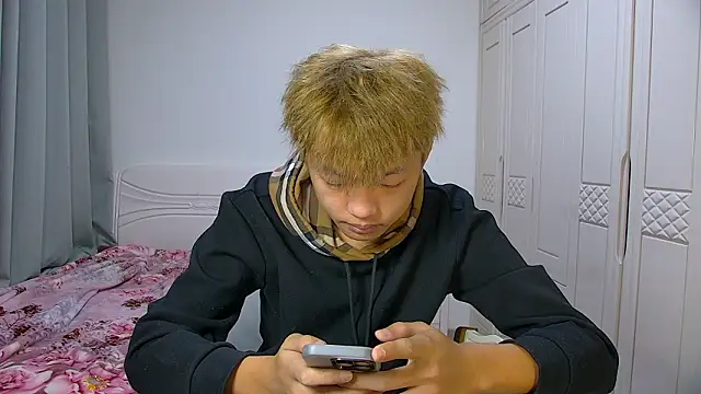 Chocolates-001 online show from 02/08/26, 10:51