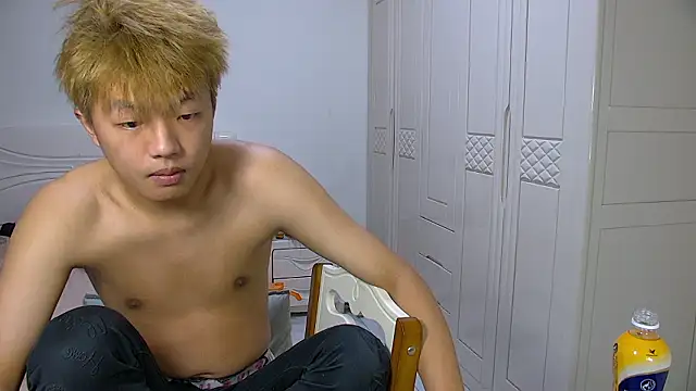 Chocolates-001 online show from 02/19/26, 05:14