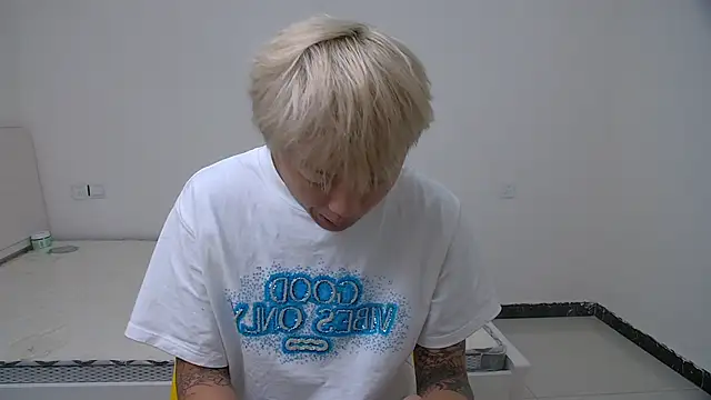 Chocolates-001 online show from 04/04/26, 04:11