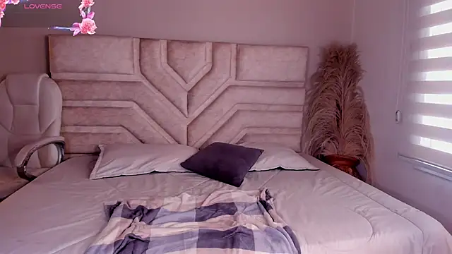 ella  olmos online show from 05/21/26, 02:46