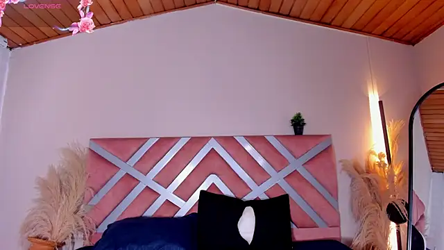 ella  olmos online show from 07/06/26, 02:14