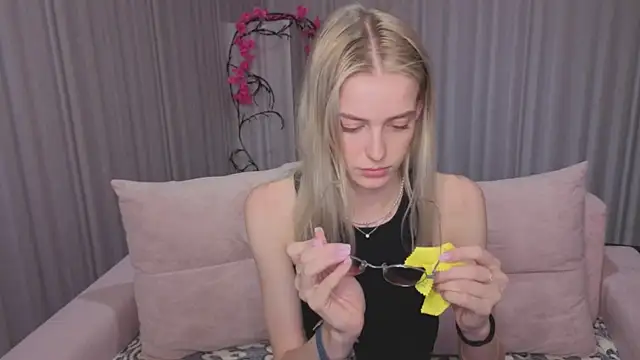 kittie like18 online show from 07/14/26, 12:24