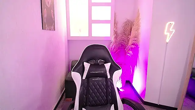 melodyy as online show from 02/24/26, 12:58