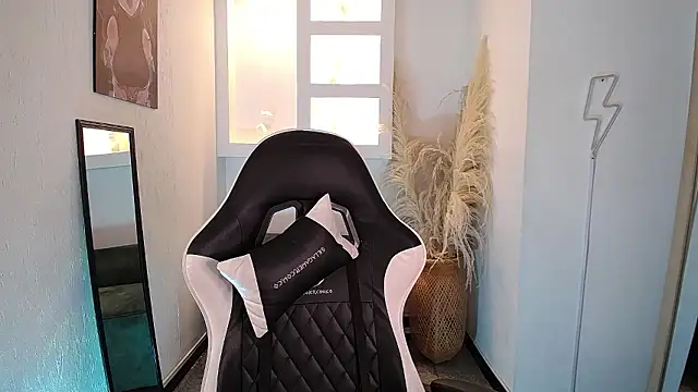 melodyy as online show from 03/21/26, 12:54