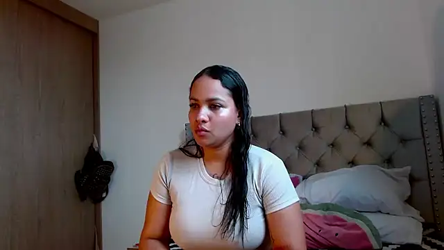 celeneortii online show from 04/12/26, 08:58