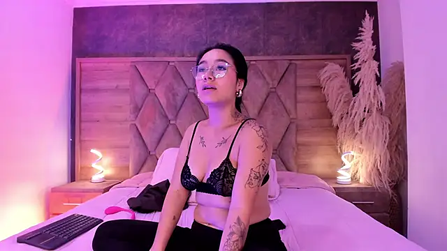 AnaiaClarck online show from 06/01/26, 03:19