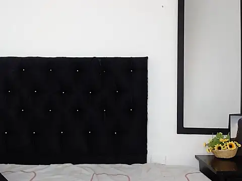 Snapshot of LauraHorny69 chatting on 03/01/26, 01:35 LauraHorny69 online show from 03/01/26, 01:35