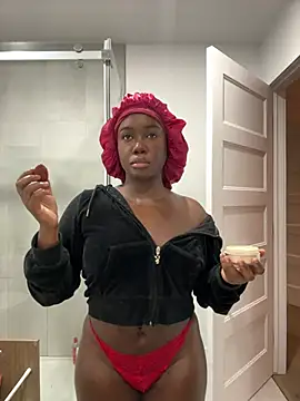 Snapshot of icelyne_2001 chatting on 02/19/26, 12:39 icelyne 2001 online show from 02/19/26, 12:39