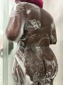 Snapshot of icelyne_2001 chatting on 02/21/26, 01:28 icelyne 2001 online show from 02/21/26, 01:28