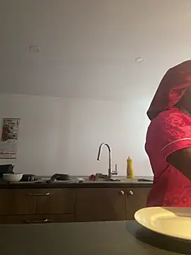 Snapshot of icelyne_2001 chatting on 02/23/26, 04:26 icelyne 2001 online show from 02/23/26, 04:26