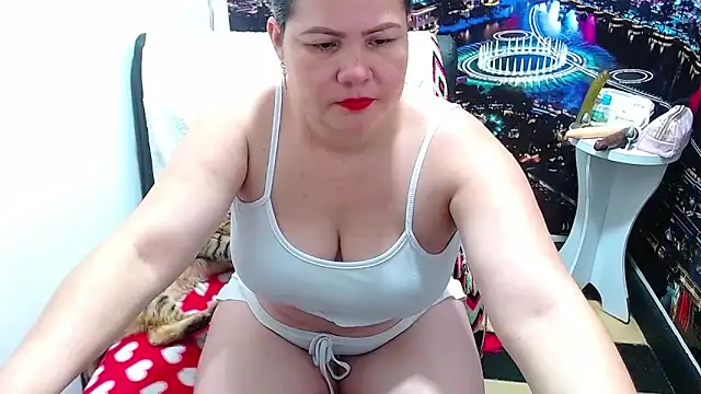 Snapshot of tila_nastyy chatting on 04/21/26, 01:42 tila nastyy online show from 04/21/26, 01:42
