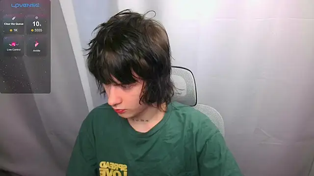 LeonBoykisser online show from 05/01/26, 07:24
