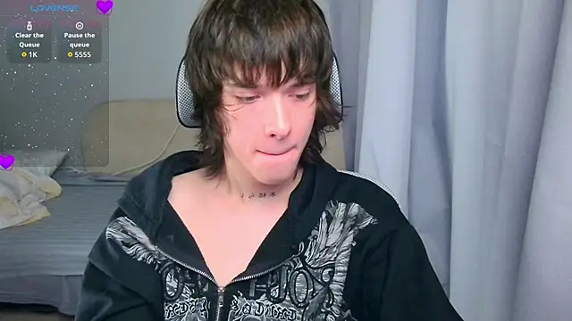 LeonBoykisser online show from 07/06/26, 04:20