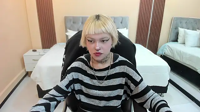 Snapshot of Bela_Craxkerr chatting on 04/25/26, 01:03 Bela Craxkerr online show from 04/25/26, 01:03