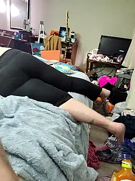 luvbug28 online show from 03/25/26, 03:45