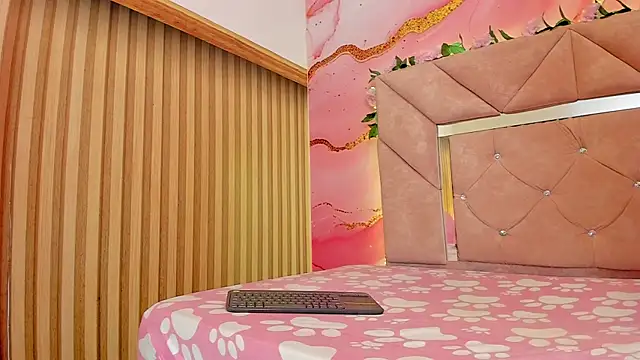 sweet  luna   online show from 04/11/26, 11:03