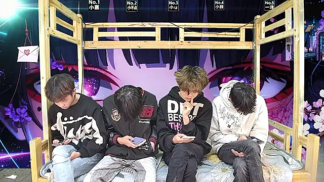 xiaohuangren01 online show from 03/24/26, 04:17