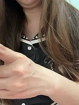 Snapshot of Donna9696 chatting on 04/02/26, 01:53 Donna9696 online show from 04/02/26, 01:53