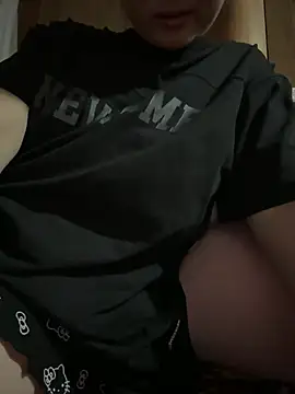 Snapshot of Donna9696 chatting on 04/07/26, 01:11 Donna9696 online show from 04/07/26, 01:11