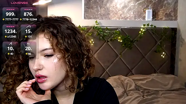 Snapshot of SueCurly chatting on 02/16/26, 09:55 SueCurly online show from 02/16/26, 09:55