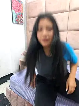 valenlopezz  online show from 05/08/26, 05:24