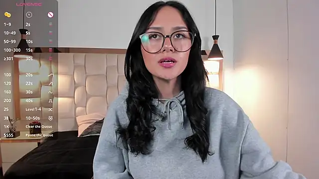 NiccolleHall online show from 02/18/26, 03:41