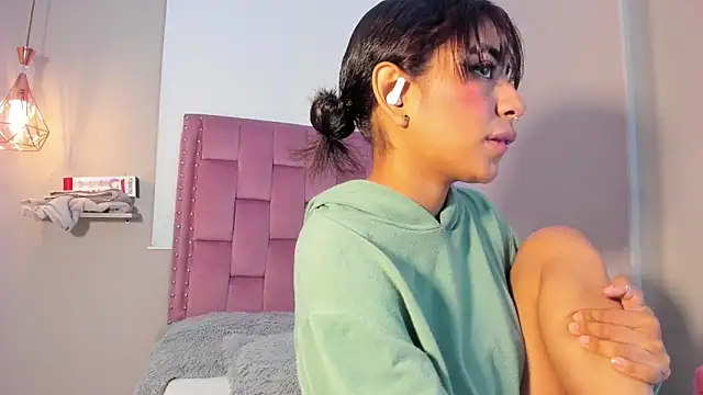 Scarlet Vixen  online show from 03/16/26, 12:31