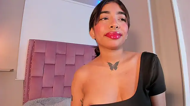 Scarlet Vixen  online show from 04/30/26, 12:33