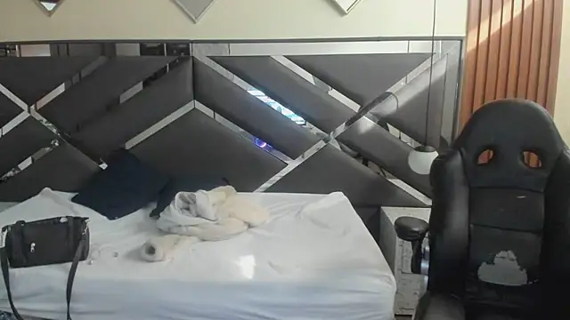 Ambarross  online show from 03/21/26, 12:43