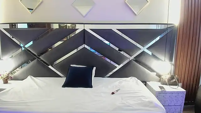 Ambarross  online show from 04/06/26, 01:23